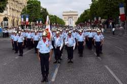 Le Bataillon des sapeurs-pompiers de France en ordre de marhce (PHOTO  )